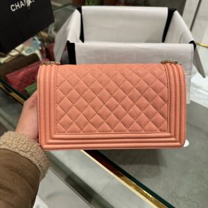 Túi Xách Chanel Boy Medium Siêu Cấp Nữ Màu Hồng Khoá Vàng 25cm (2)