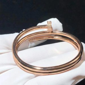 Vòng Tay Cartier Thiết Kế Hình Đinh Tán Chế Tác Vàng Hồng 18K Đính Kim Cương Tự Nhiên (2)