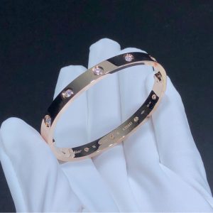 Vòng Tay Cartier Love Chế Tác Vàng Hồng 18K Đính Kim Cương (2)