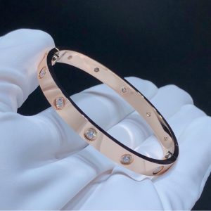 Vòng Tay Cartier Love Chế Tác Vàng Hồng 18K Đính Kim Cương (2)