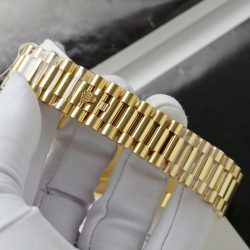 Đồng Hồ Rolex Day-Date Chế Tác Bọc Vàng Đính Kim Cương Moissanite Trọng Lượng 173 Gram 40mm (2)