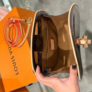 Túi Xách Louis Vuitton LV Around Me Hoạ Tiết Monogram 22 (2)