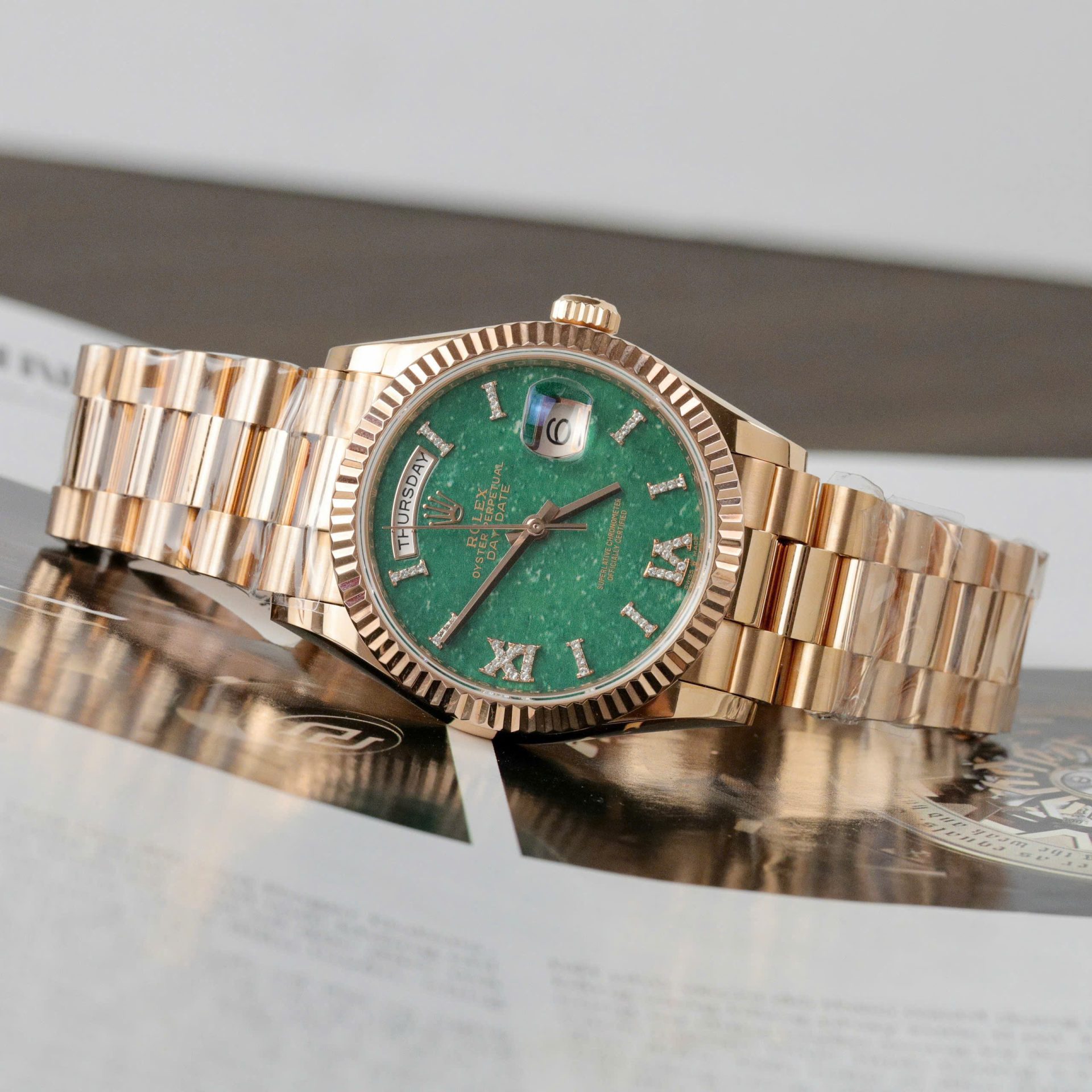 Đồng Hồ Rolex Day-Date 128235 Mặt Số Đá Aventurine Chế Tác Bọc Vàng Thật 36mm (5) Đồng Hồ Rolex Day-Date 128235 Mặt Số Đá Aventurine Chế Tác Bọc Vàng Thật 36mm (2)