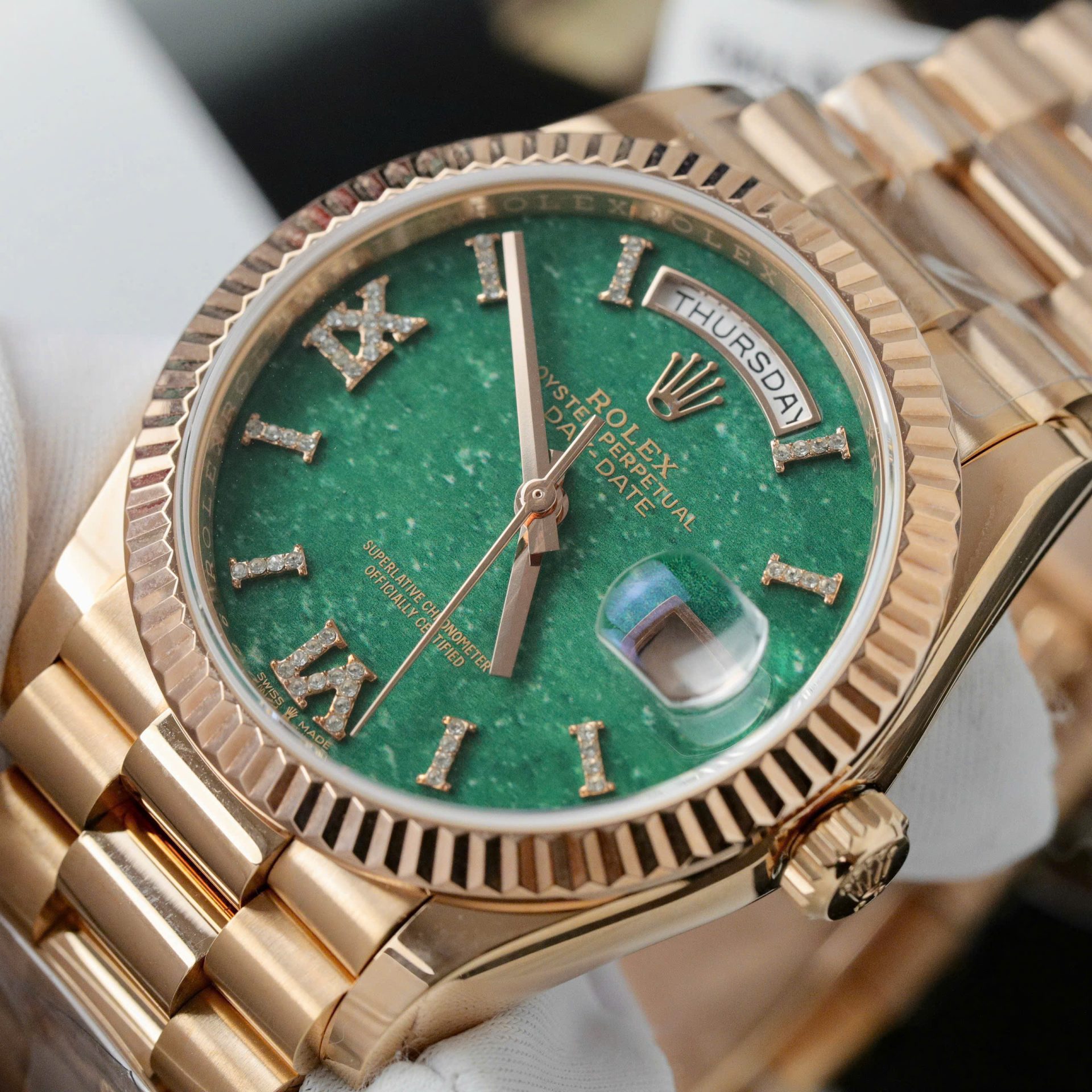 Đồng Hồ Rolex Day-Date 128235 Mặt Số Đá Aventurine Chế Tác Bọc Vàng Thật 36mm (6) Đồng Hồ Rolex Day-Date 128235 Mặt Số Đá Aventurine Chế Tác Bọc Vàng Thật 36mm (2)