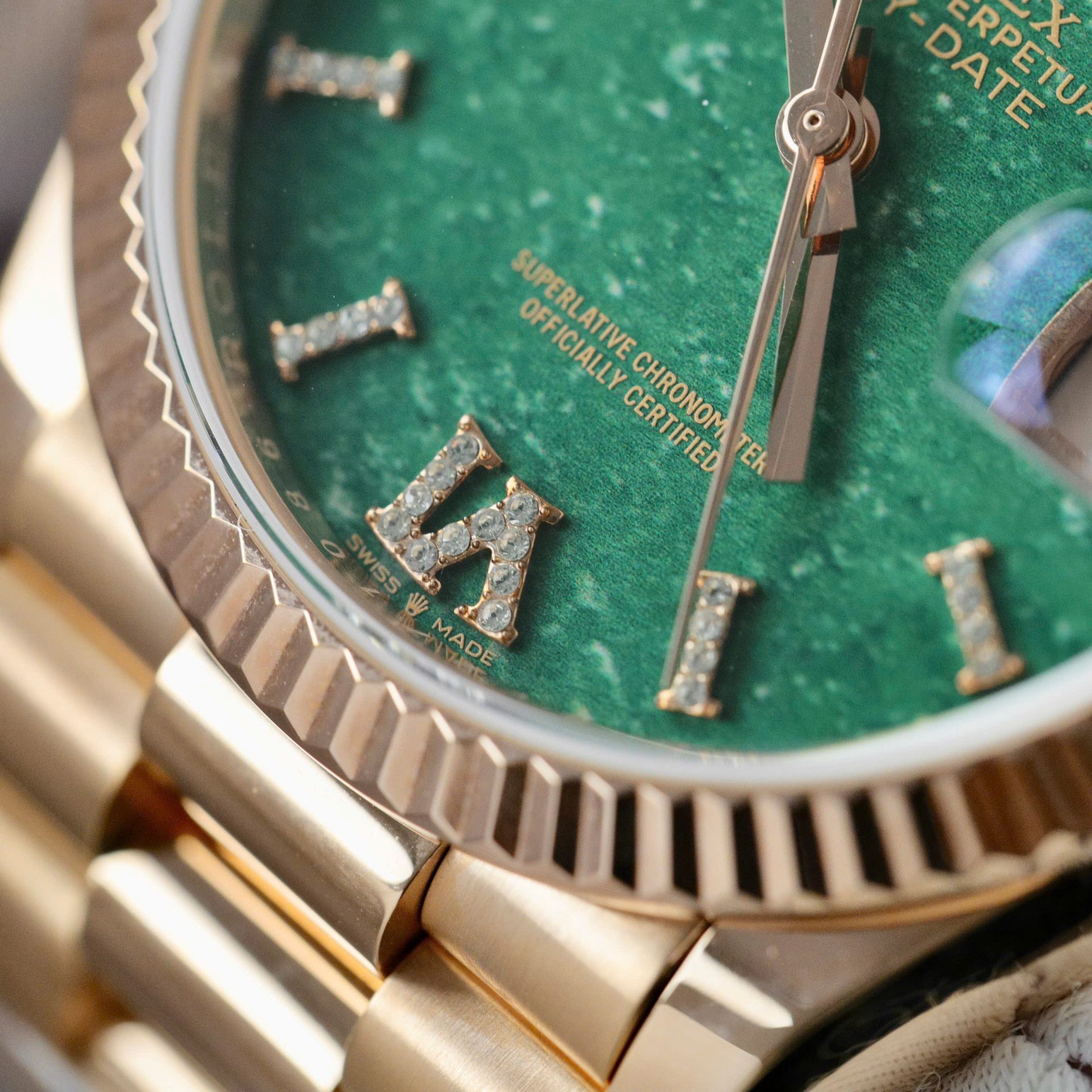 Đồng Hồ Rolex Day-Date 128235 Mặt Số Đá Aventurine Chế Tác Bọc Vàng Thật 36mm (8) Đồng Hồ Rolex Day-Date 128235 Mặt Số Đá Aventurine Chế Tác Bọc Vàng Thật 36mm (2)