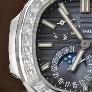 Đồng Hồ Patek Philippe Nautilus 5724G Chế Tác Mặt Tinh Chỉnh + Kim Cương Moissanite Baguette 40mm (2)