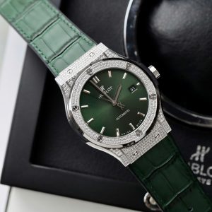 Đồng Hồ Hublot Classic Fusion Đính Full Đá Màu Xanh Lá Cây Xưởng HB 42mm (1)