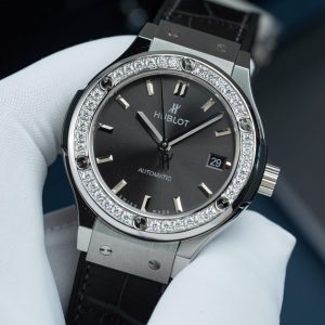 Đồng Hồ Hublot Classic Fusion Màu Xám Chế Tác Vành Đính Kim Cương Moissanite 38mm (2)