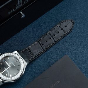 Đồng Hồ Hublot Classic Fusion Màu Xám Chế Tác Vành Đính Kim Cương Moissanite 38mm (2)