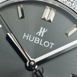 Đồng Hồ Hublot Classic Fusion Màu Xám Chế Tác Vành Đính Kim Cương Moissanite 38mm (2)