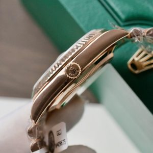 Đồng Hồ Nam Rolex Day-Date Mặt Xanh Chế Tác Trọng Lượng 186Gram Bọc Vàng Thật 40mm (2)