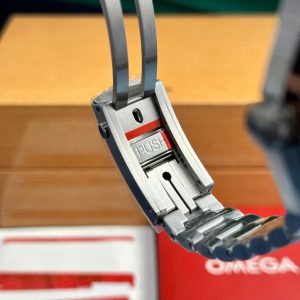 Đồng Hồ Omega Seamaster Planet Ocean 600M Replica 11 Dây Kim Loại VSF 43 (2)