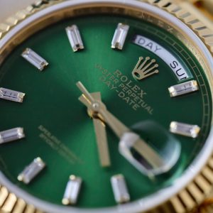 Đồng Hồ Rolex Day-Date Chế Tác Mặt Xanh Lá Cây Trọng Lượng 160gram Bọc Vàng Thật 36mm (2)
