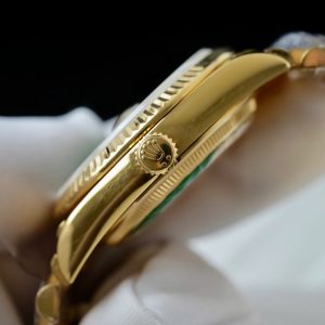 Đồng Hồ Rolex Day-Date Chế Tác Mặt Xanh Lá Cây Trọng Lượng 160gram Bọc Vàng Thật 36mm (2)