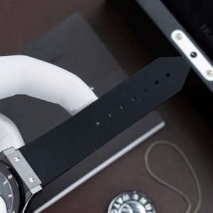 Đồng Hồ Hublot Classic Fusion Chế Tác Vỏ Gốm Đen Mặt Carbon Dây Cao Su 42mm (2)