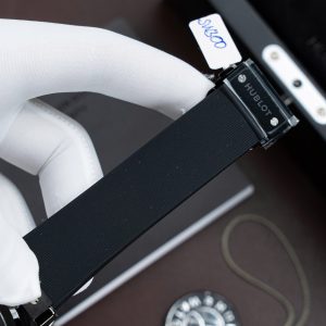 Đồng Hồ Hublot Classic Fusion Chế Tác Vỏ Gốm Đen Mặt Carbon Dây Cao Su 42mm (2)