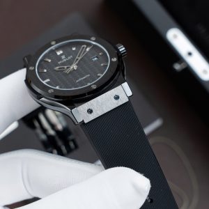 Đồng Hồ Hublot Classic Fusion Chế Tác Vỏ Gốm Đen Mặt Carbon Dây Cao Su 42mm (2)