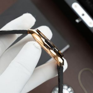 Đồng Hồ Hublot Classic Fusion King Gold Replica 11 Màu Đen Máy SW300 Thuỵ Sỹ Dây Cá Sấu 42mm (2)