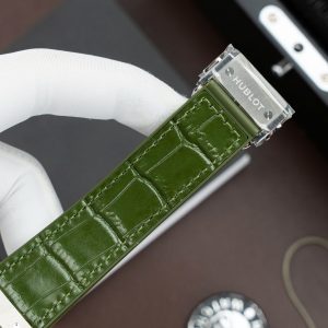 Đồng Hồ Hublot Classic Fusion Titanium Chế Tác Màu Xanh Lá Cây Máy SW300 Dây Cá Sấu 42mm (2)