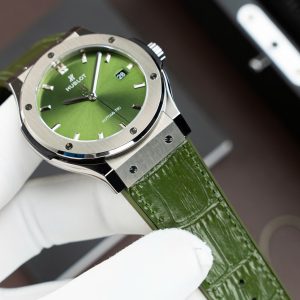 Đồng Hồ Hublot Classic Fusion Titanium Chế Tác Màu Xanh Lá Cây Máy SW300 Dây Cá Sấu 42mm (2)