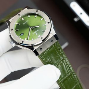 Đồng Hồ Hublot Classic Fusion Titanium Chế Tác Màu Xanh Lá Cây Máy SW300 Dây Cá Sấu 42mm (2)