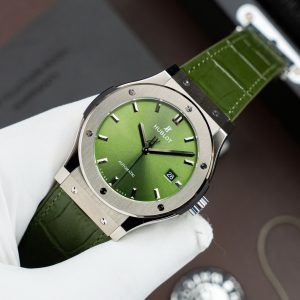 Đồng Hồ Hublot Classic Fusion Titanium Chế Tác Màu Xanh Lá Cây Máy SW300 Dây Cá Sấu 42mm (2)