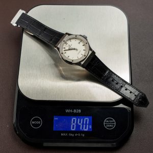 Đồng Hồ Hublot Classic Fusion Titanium Mặt Trắng Chế Tác Máy SW300 Thuỵ Sỹ Dây Da Cá Sấu 42mm (2)