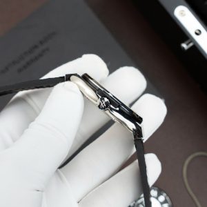 Đồng Hồ Hublot Classic Fusion Titanium Mặt Trắng Chế Tác Máy SW300 Thuỵ Sỹ Dây Da Cá Sấu 42mm (2)