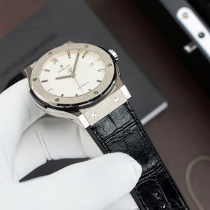 Đồng Hồ Hublot Classic Fusion Titanium Mặt Trắng Chế Tác Máy SW300 Thuỵ Sỹ Dây Da Cá Sấu 42mm (2)