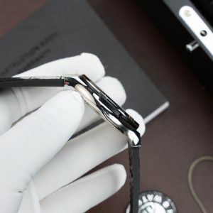 Đồng Hồ Hublot Classic Fusion Titanium Mặt Trắng Chế Tác Máy SW300 Thuỵ Sỹ Dây Da Cá Sấu 42mm (2)