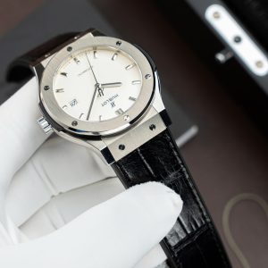 Đồng Hồ Hublot Classic Fusion Titanium Mặt Trắng Chế Tác Máy SW300 Thuỵ Sỹ Dây Da Cá Sấu 42mm (2)