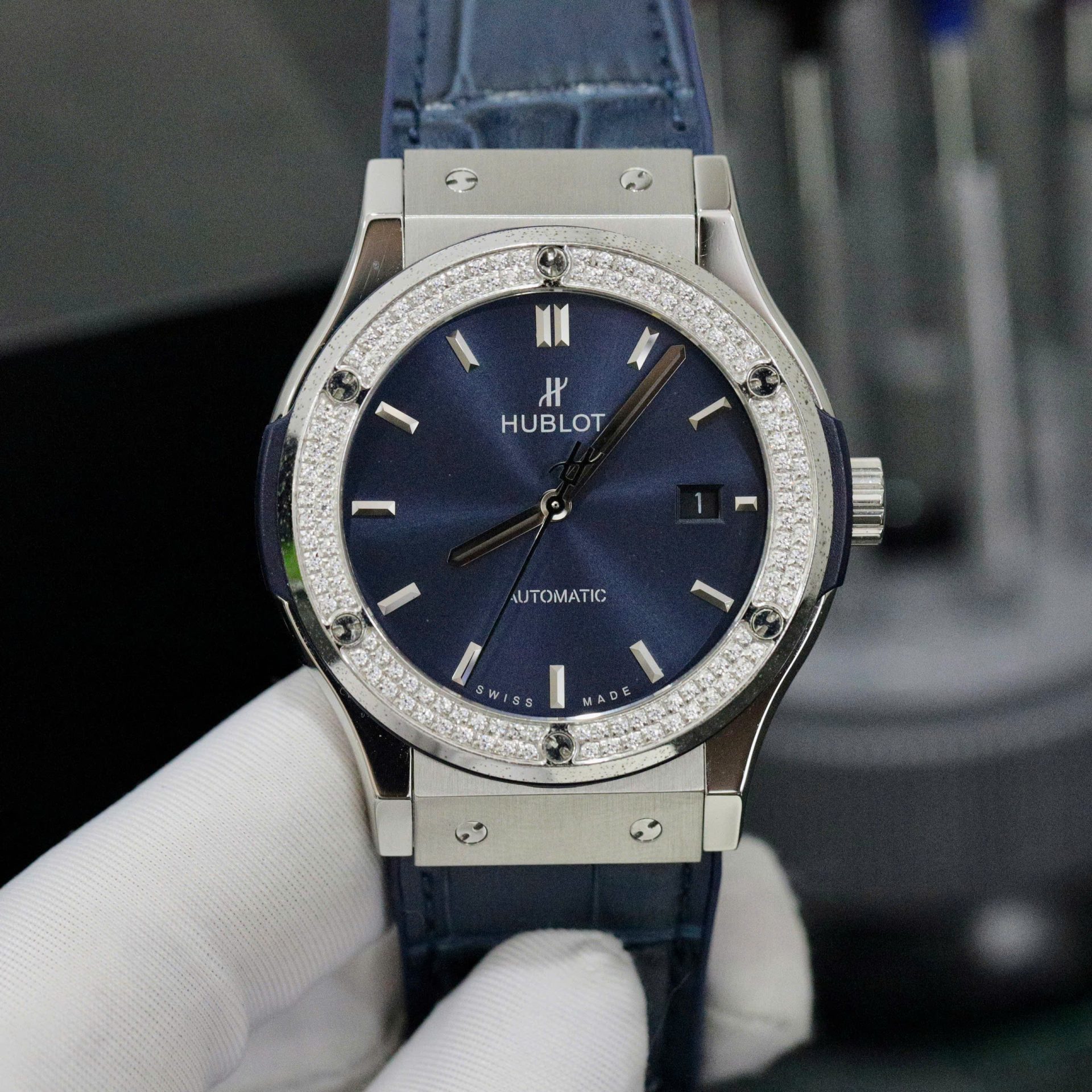 Đồng Hồ Hublot Classic Fusion Titanium Nam Đính Đá Hai Hàng Rep 11 Xưởng HB 42mm (2) Đồng Hồ Hublot Classic Fusion Titanium Nam Đính Đá Hai Hàng Rep 11 Xưởng HB 42mm (2)