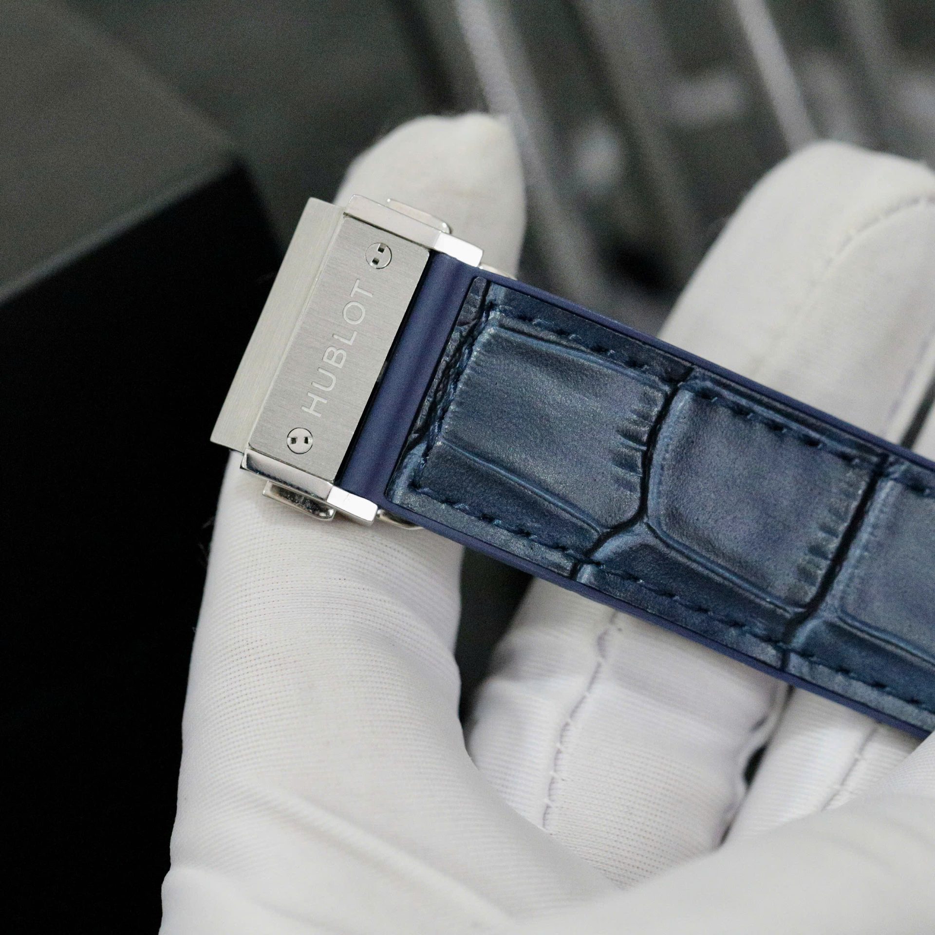 Đồng Hồ Hublot Classic Fusion Titanium Nam Đính Đá Hai Hàng Rep 11 Xưởng HB 42mm (4) Đồng Hồ Hublot Classic Fusion Titanium Nam Đính Đá Hai Hàng Rep 11 Xưởng HB 42mm (2)