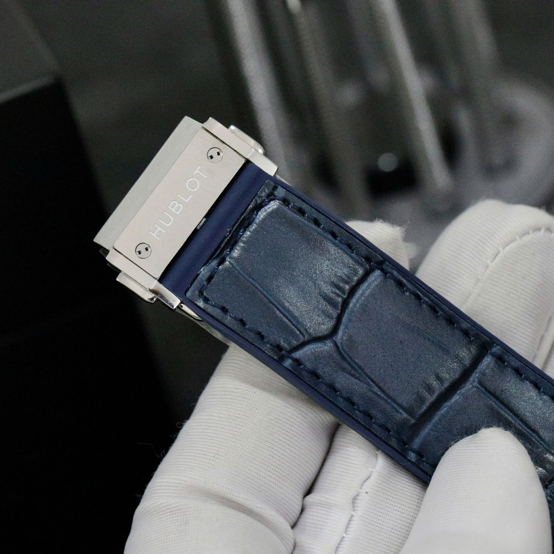 Đồng Hồ Hublot Classic Fusion Titanium Nam Đính Đá Một Hàng Rep 11 Xưởng HB 42mm (4)