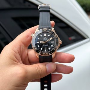 Đồng Hồ Omega Seamaster Diver 300M Sedna Replica 11 Mạ Vàng Hồng Mặt Đen 42mm (2)
