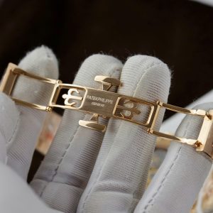 Đồng Hồ Patek Philippe Nữ Mặt Trắng Rep 11 Nautilus 7118 Bọc Vàng Thật Đính Moissante Xưởng 3K 35mm (2)