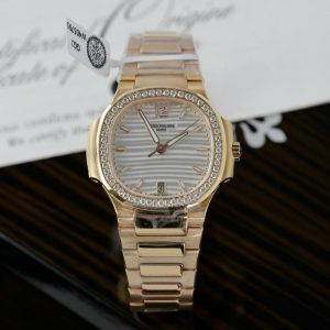Đồng Hồ Patek Philippe Nữ Mặt Trắng Rep 11 Nautilus 7118 Bọc Vàng Thật Đính Moissante Xưởng 3K 35mm (2)