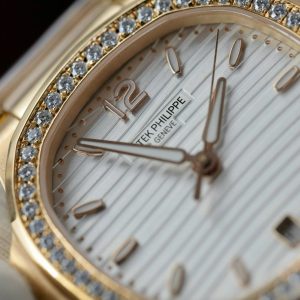 Đồng Hồ Patek Philippe Nữ Mặt Trắng Rep 11 Nautilus 7118 Bọc Vàng Thật Đính Moissante Xưởng 3K 35mm (2)
