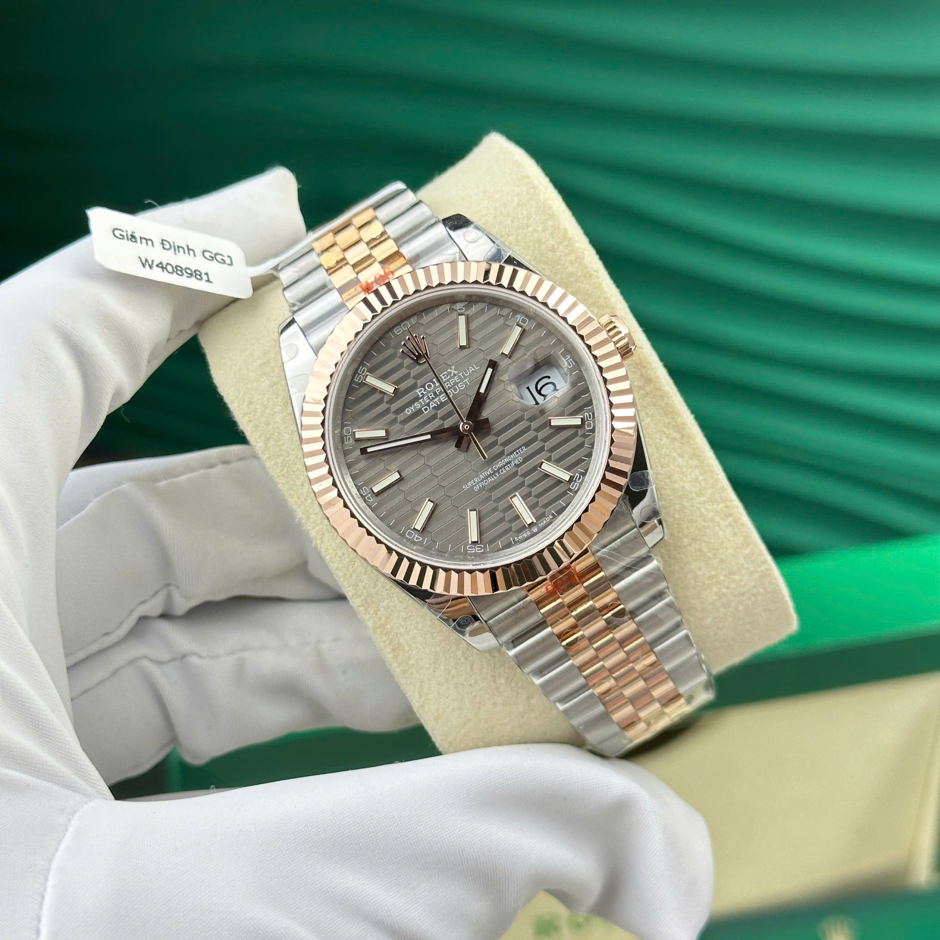 Đồng Hồ Rolex DateJust 126331 Bọc Vàng Thật Mặt Xám Gấp Nếp Nhà Máy GM V5 41mm (2) Đồng Hồ Rolex DateJust 126331 Bọc Vàng Thật Mặt Xám Gấp Nếp Nhà Máy GM V5 41mm (11)