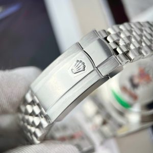 Đồng Hồ Rolex DateJust Mặt Xanh Lá Cây Chế Tác Viền Đính Kim Cương Nhân Tạo 41mm (2)