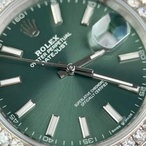 Đồng Hồ Rolex DateJust Mặt Xanh Lá Cây Chế Tác Viền Đính Kim Cương Nhân Tạo 41mm (2)