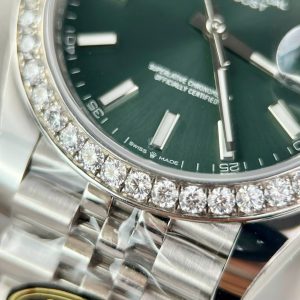 Đồng Hồ Rolex DateJust Mặt Xanh Lá Cây Chế Tác Viền Đính Kim Cương Nhân Tạo 41mm (2)