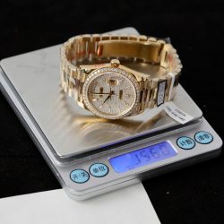 Đồng Hồ Rolex Day-Date Chế Tác Bọc Vàng 18K Đính Moissanite Trọng Lượng 159Gram QF 36mm (2)