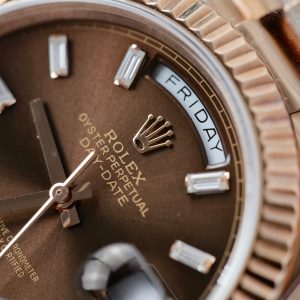 Đồng Hồ Rolex Day-Date Mặt Chocolate Chế Tác Bọc Vàng Cọc Số Đính Moissanite Baguette 40mm (2)