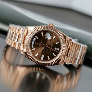 Đồng Hồ Rolex Day-Date Mặt Chocolate Chế Tác Bọc Vàng Cọc Số Đính Moissanite Baguette 40mm (2)