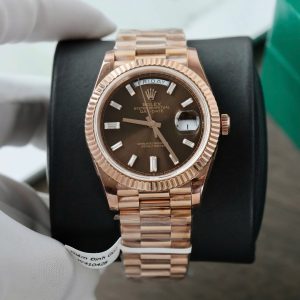 Đồng Hồ Rolex Day-Date Mặt Chocolate Chế Tác Bọc Vàng Cọc Số Đính Moissanite Baguette 40mm (2)
