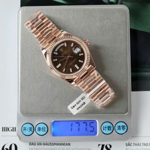 Đồng Hồ Rolex Day-Date Mặt Chocolate Chế Tác Bọc Vàng Cọc Số Đính Moissanite Baguette 40mm (2)