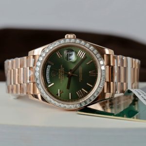 Đồng Hồ Rolex Day-Date Mặt Xanh Lá Cây Chế Tác Bọc Vàng Đính Kim Cương Moissanite Baguette 40mm (2)
