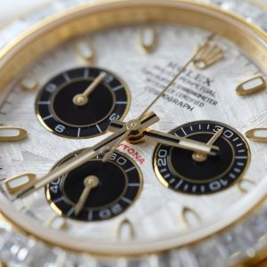 Đồng Hồ Rolex Daytona Mặt Thiên Thạch Chế Tác Bọc Vàng Thật + Đính Kim Cương Nhân Tạo Baguette 40mm (2)