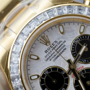 Đồng Hồ Rolex Daytona Mặt Thiên Thạch Chế Tác Bọc Vàng Thật + Đính Kim Cương Nhân Tạo Baguette 40mm (2)